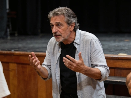 Walter Quiroz regresa al teatro y revela el proceso que cambió su vida De Chismes