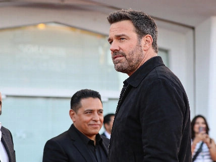 Ben Affleck presenta Animales en México antes de su estreno en Netflix De Chismes