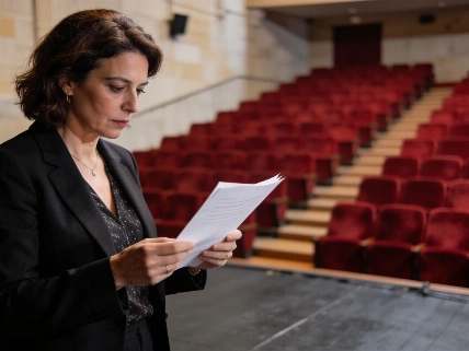 Ane Gabarain abre la temporada del Teatro Gayarre con una sátira musical