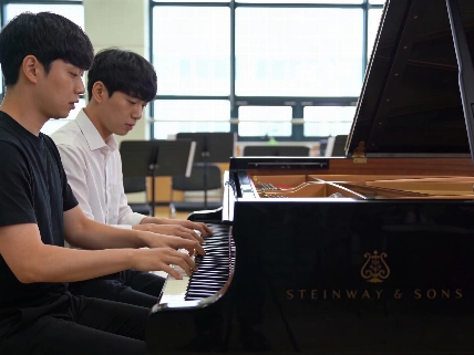 Cuatro manos dos sonatas conquista el top global de Netflix con su duelo musical