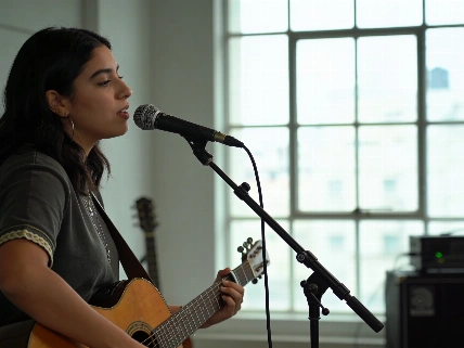 Paloma Morphy estrena "(No) Te Quiero Perder" junto a Bershka Music De Chismes