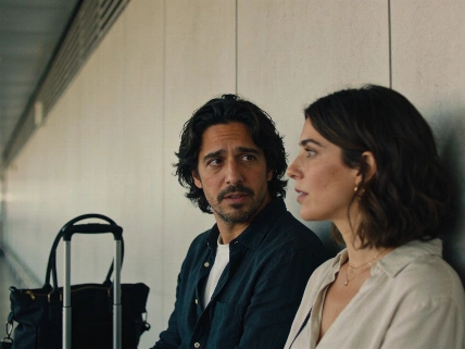 Diego Luna vuelve a dirigir con una historia migrante