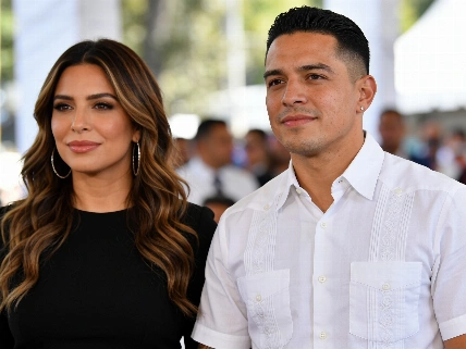 Chyno Miranda reaparece junto a su esposa y habla de su recuperación De Chismes