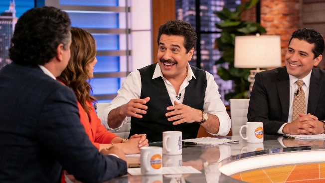 Adrián Uribe revive sus inicios y presenta su show en solitario en Despierta América De Chismes