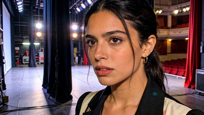 Daniela Celis se suma a Sex y anuncia su debut en el teatro De Chismes